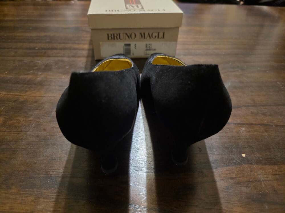 Bruno Magli Black Suede Kitten Heel Pumps with Lattice Cutout Size 9 B - Picture 3 of 7